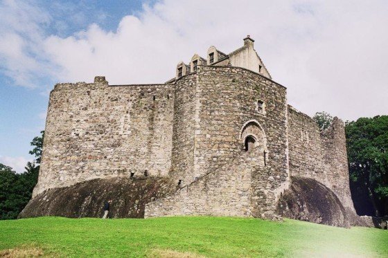 Dunstaffnage-Castle-1940-560x373