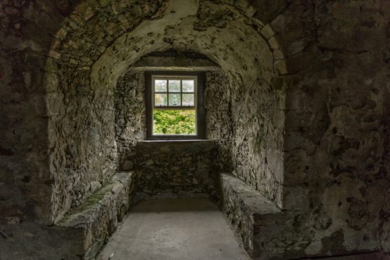 Dunstaffnage-Castle-560x373