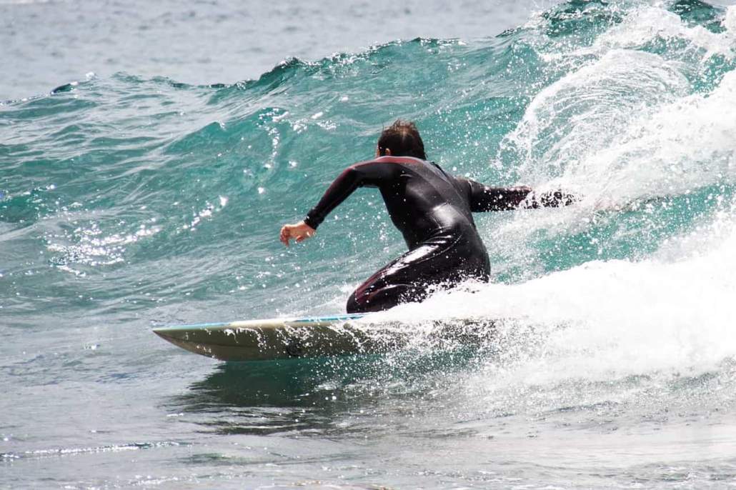 surfing-waves-1030x686